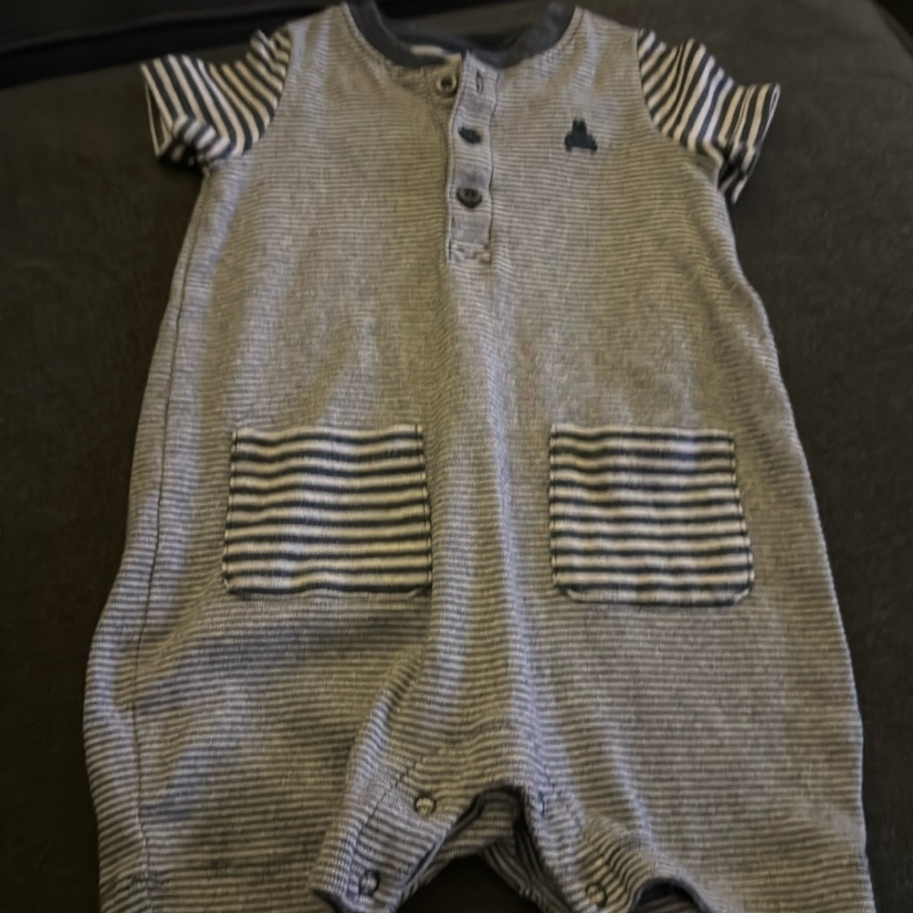 Baby Gap 6-12 month short sleeve outfit